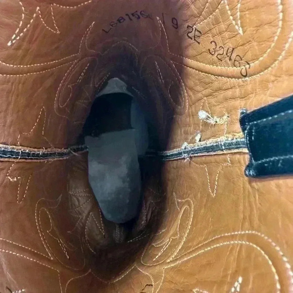 Lucchese Baker Cowhide Black Medium Round Toe 9 2E main image 4